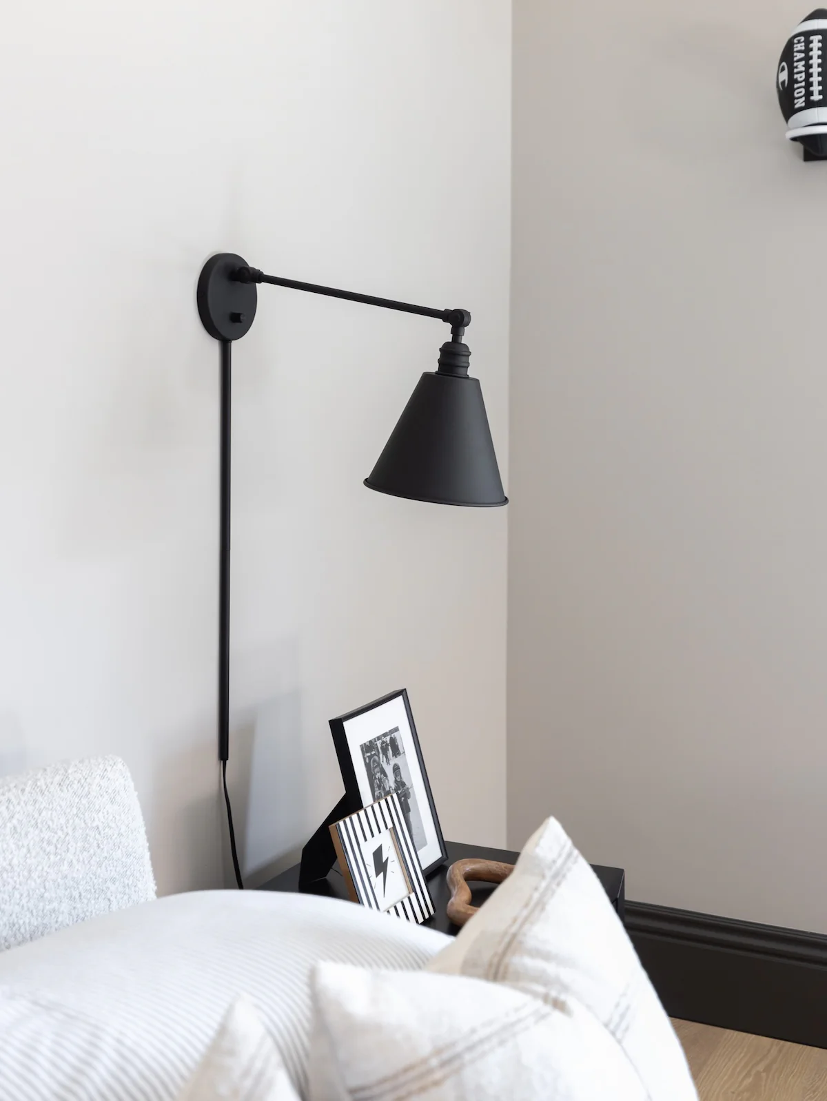 Black and White Striped Resin Frame - Image 2