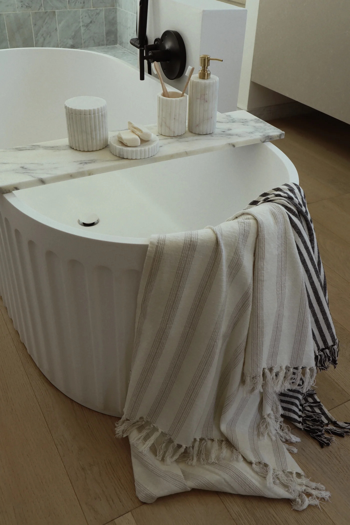 Blossom Scallop Container - White - Image 3