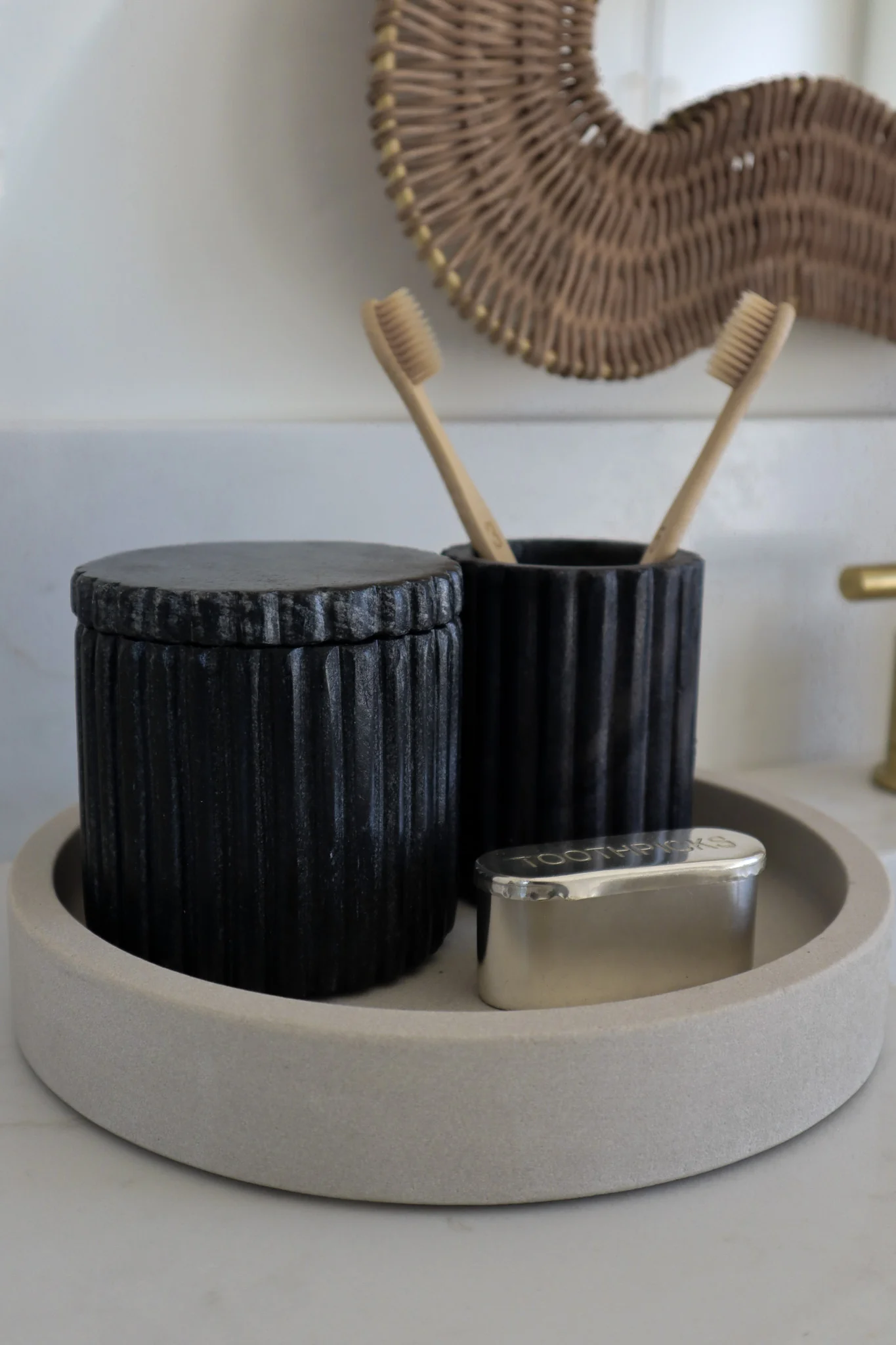 Blossom Scallop Toothbrush Holder - Image 3