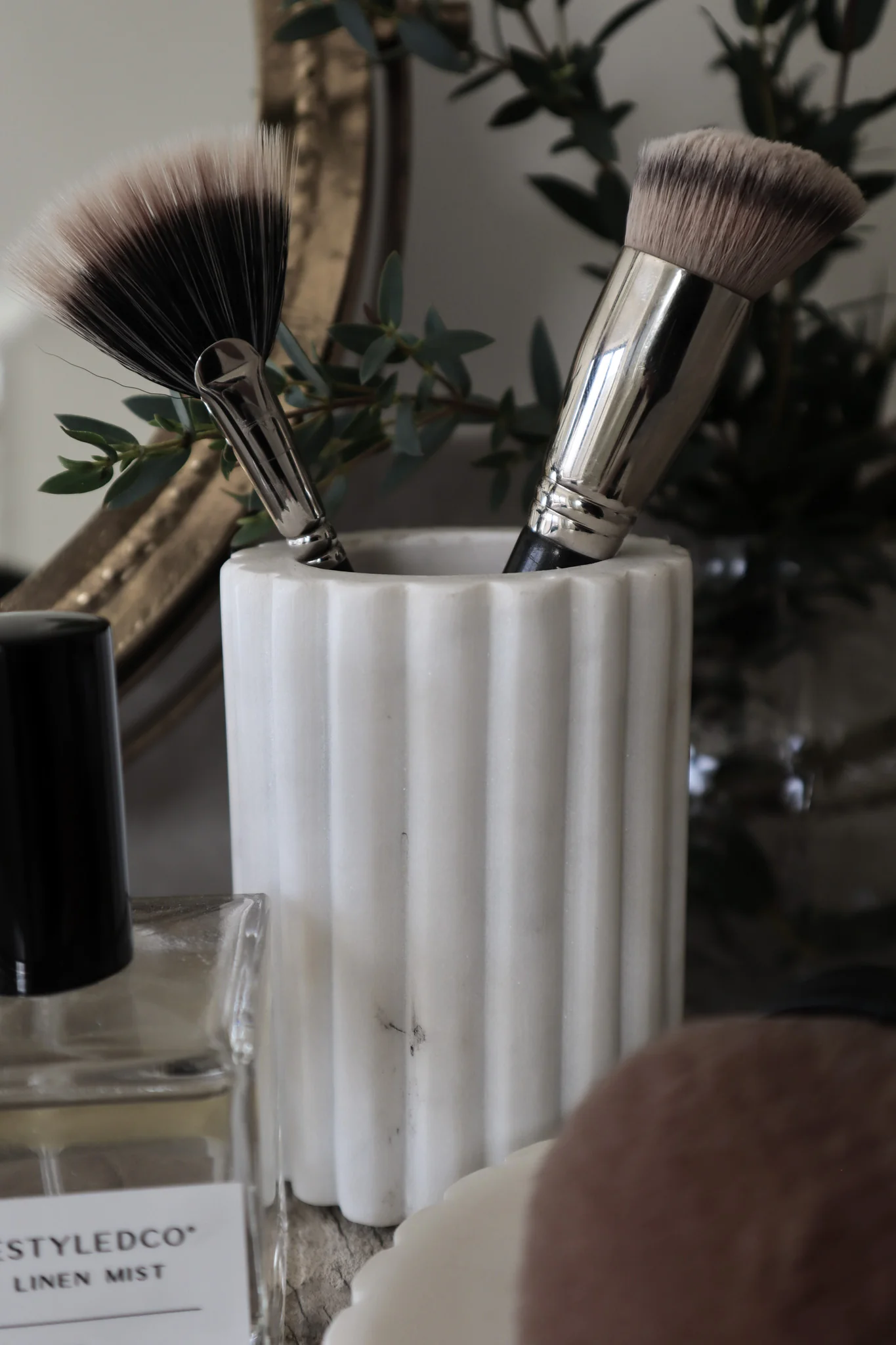 Blossom Scallop Toothbrush Holder - White