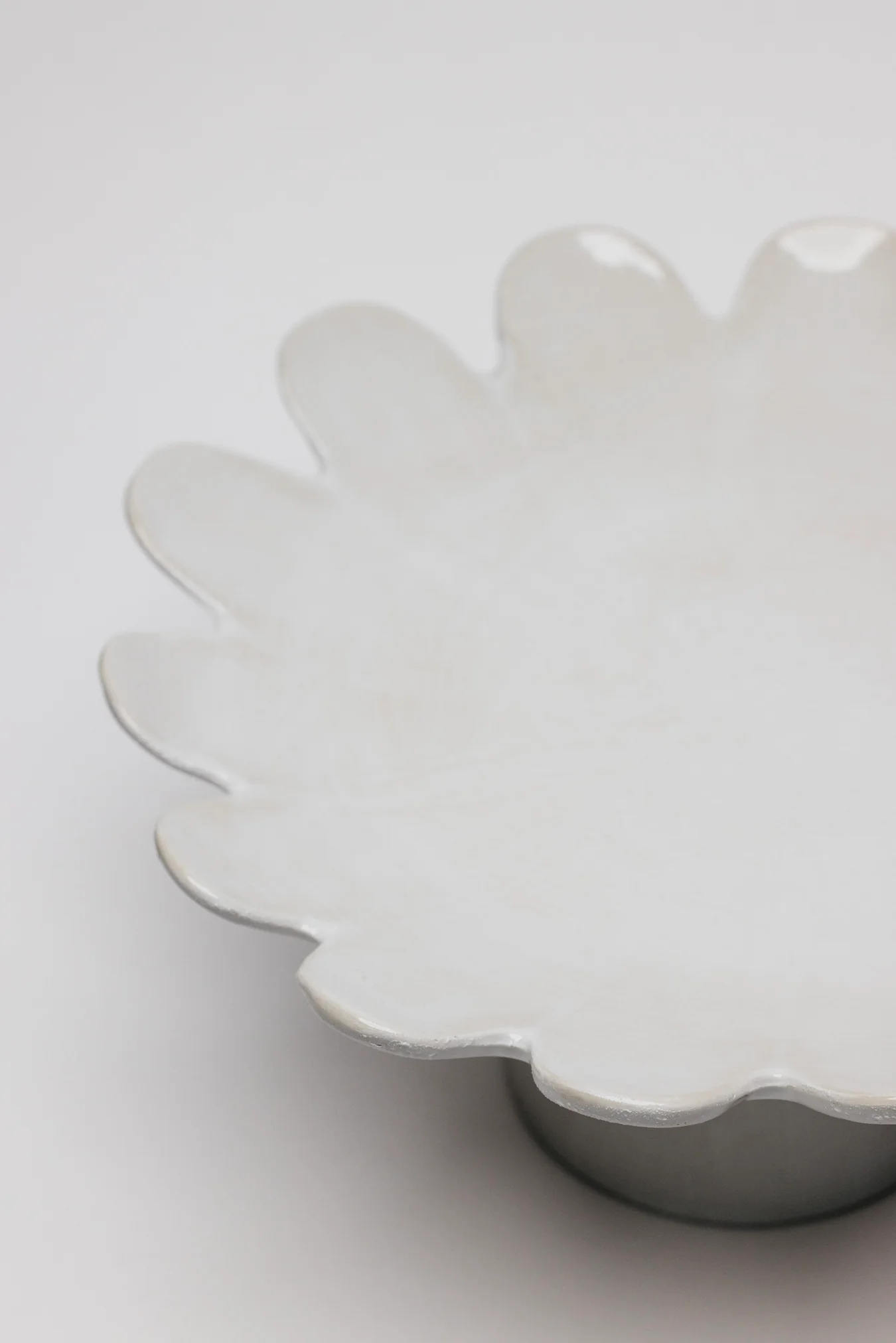 Calista Scallop Pedestal - Image 3