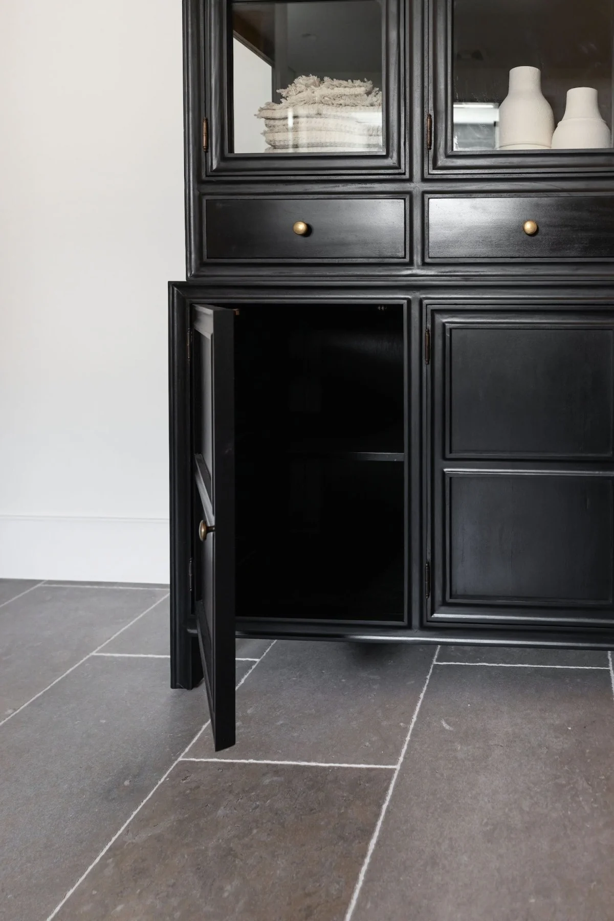 Colonial Hutch - Image 14