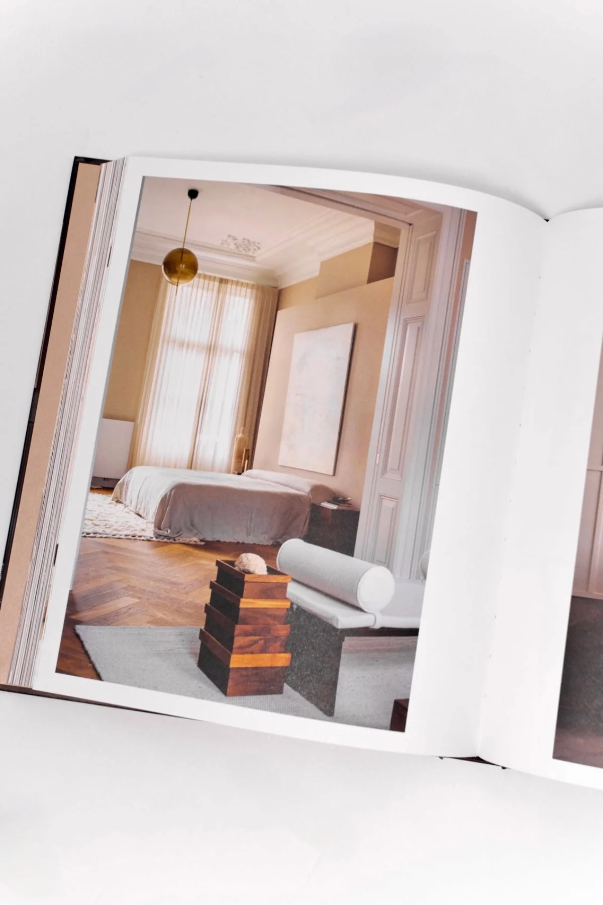 Curated Living: Elegant Interiors and Artful Homes - Image 2