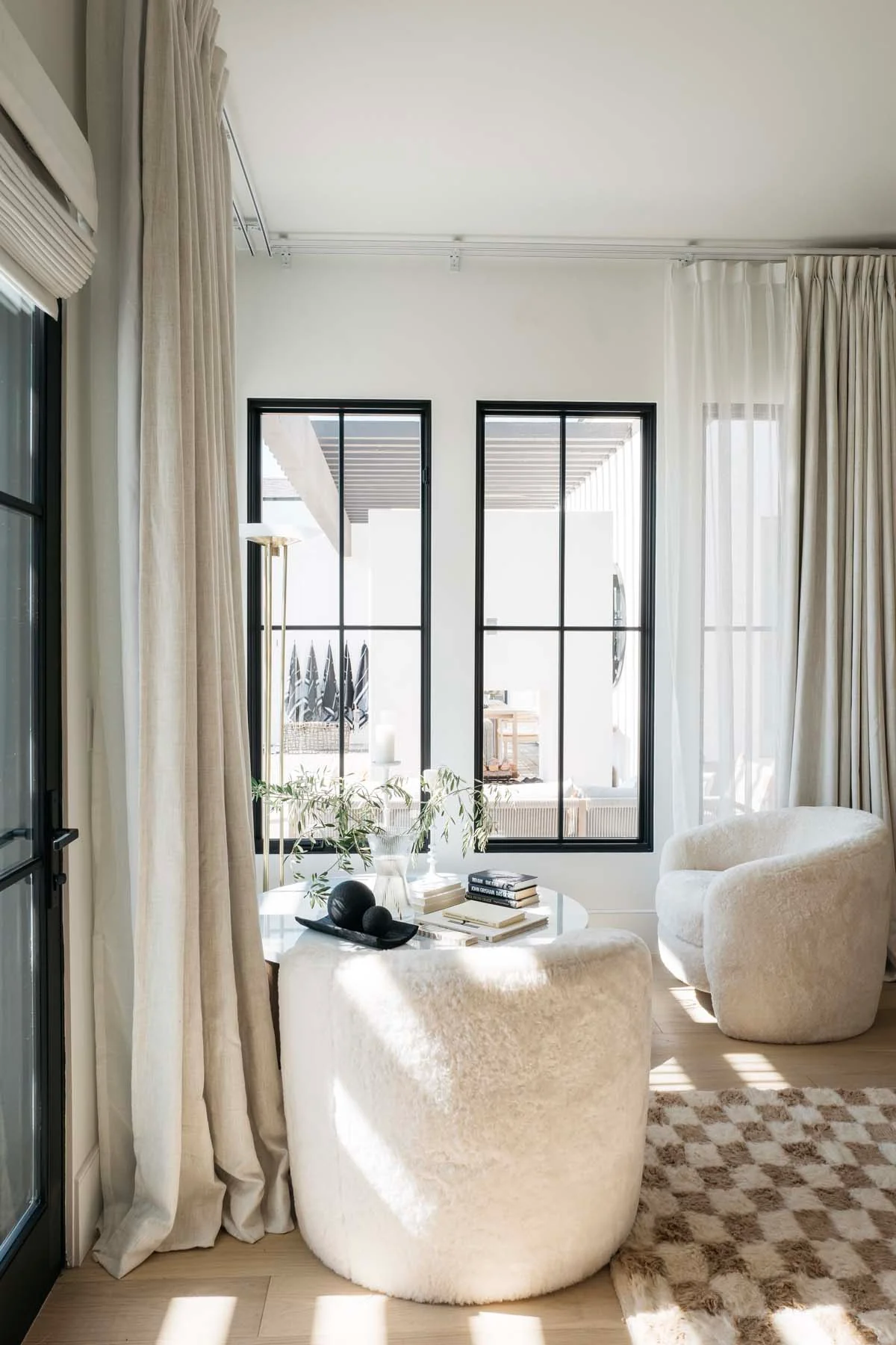 Dakota Shearling Armchair - Image 3