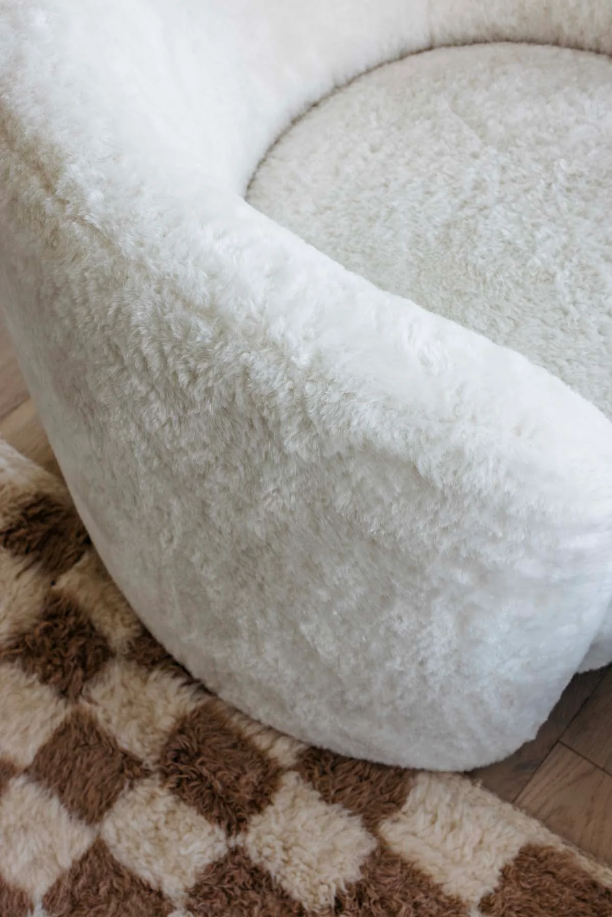 Dakota Shearling Armchair - Image 4