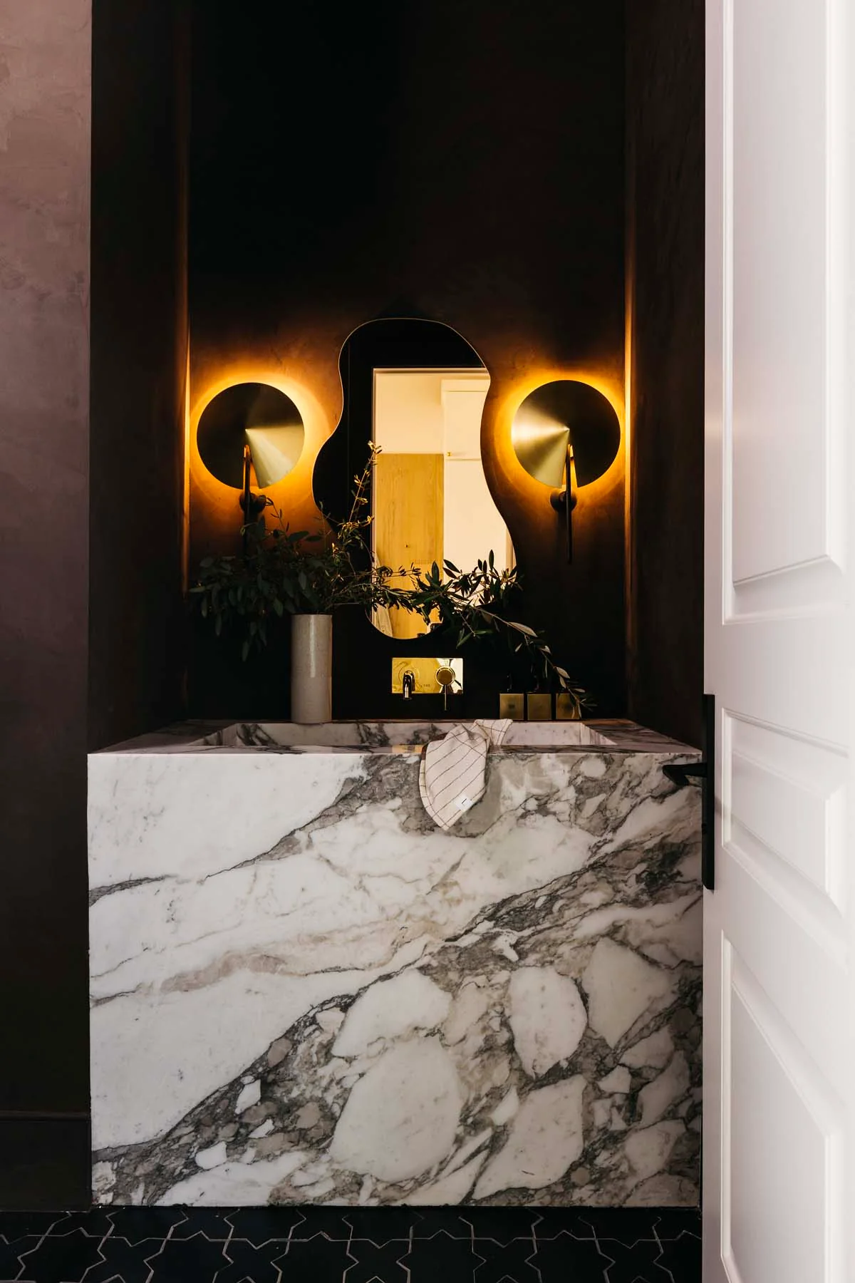 Equilibrium Sconce - Image 4
