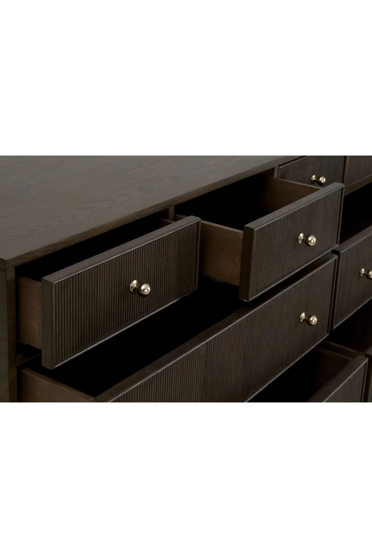Highland Dresser - Image 4