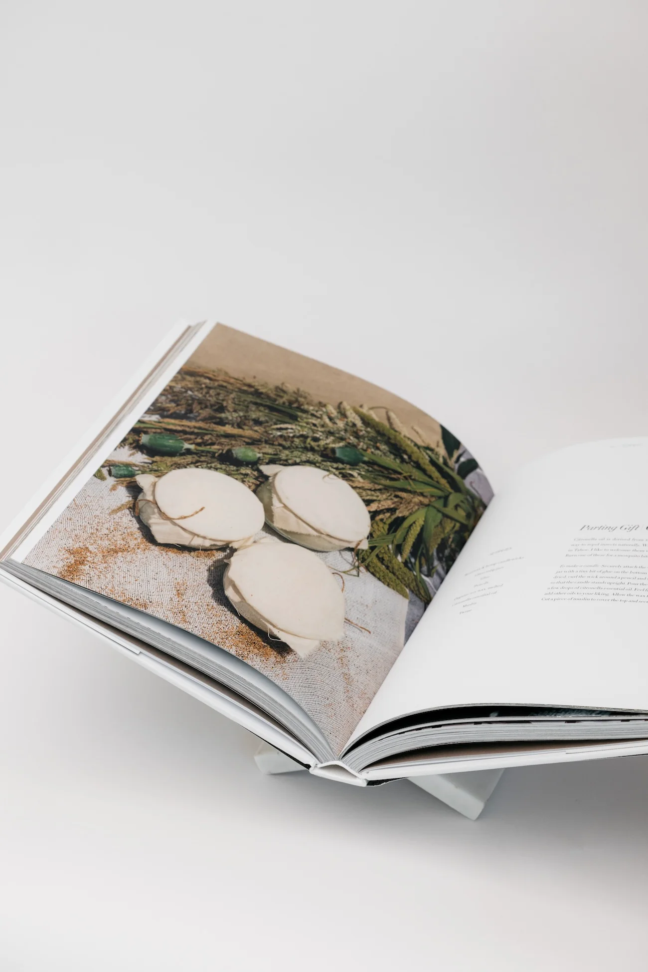 Join Together Marble Book Holder - Image 3