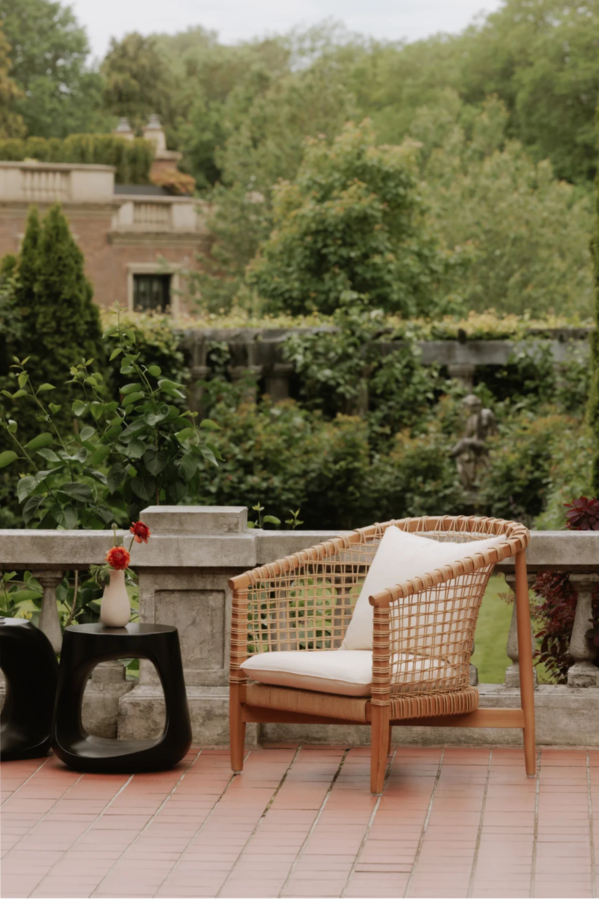 Kuna Outdoor Lounge Chair - Image 2