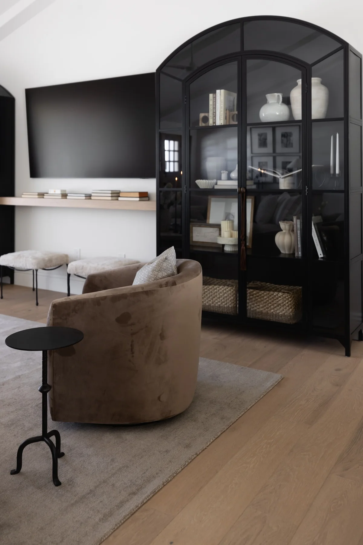 Lana Swivel Chair - Image 4