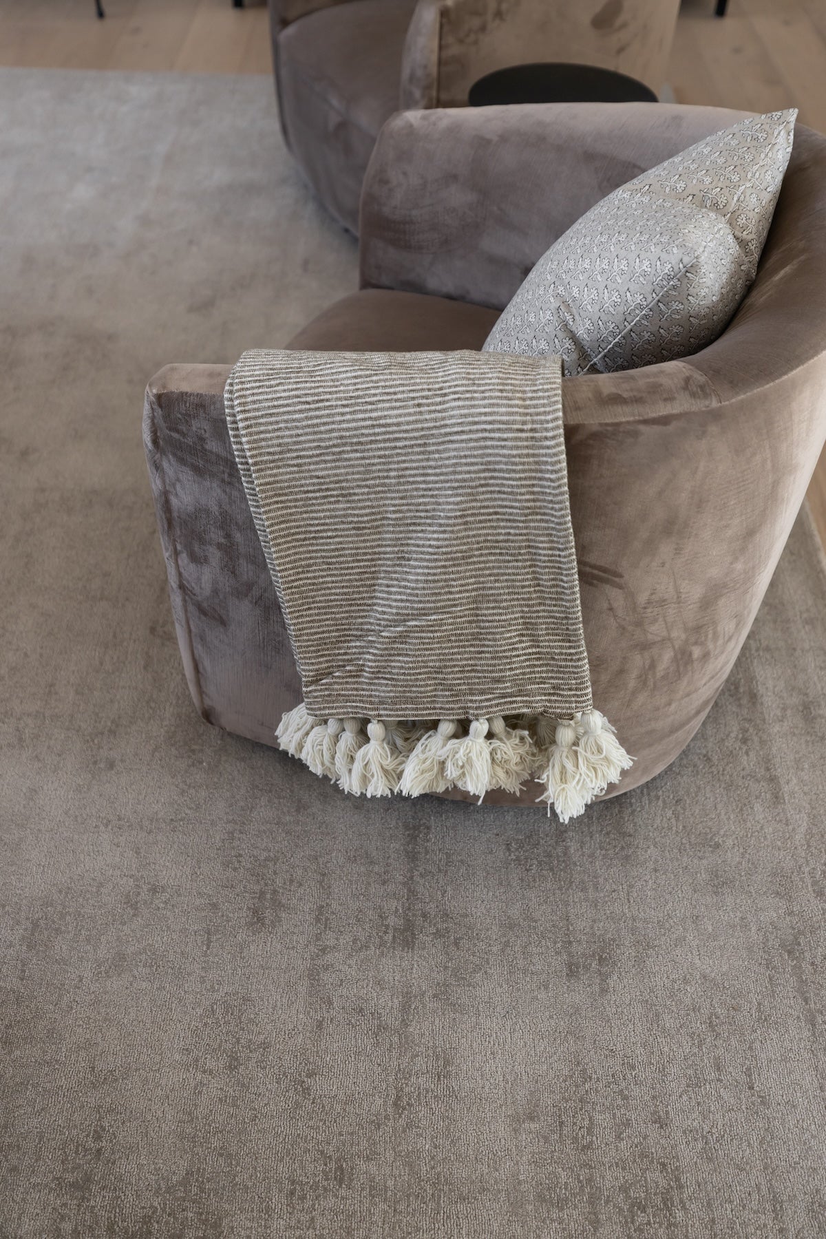 Lana Swivel Chair - Image 5