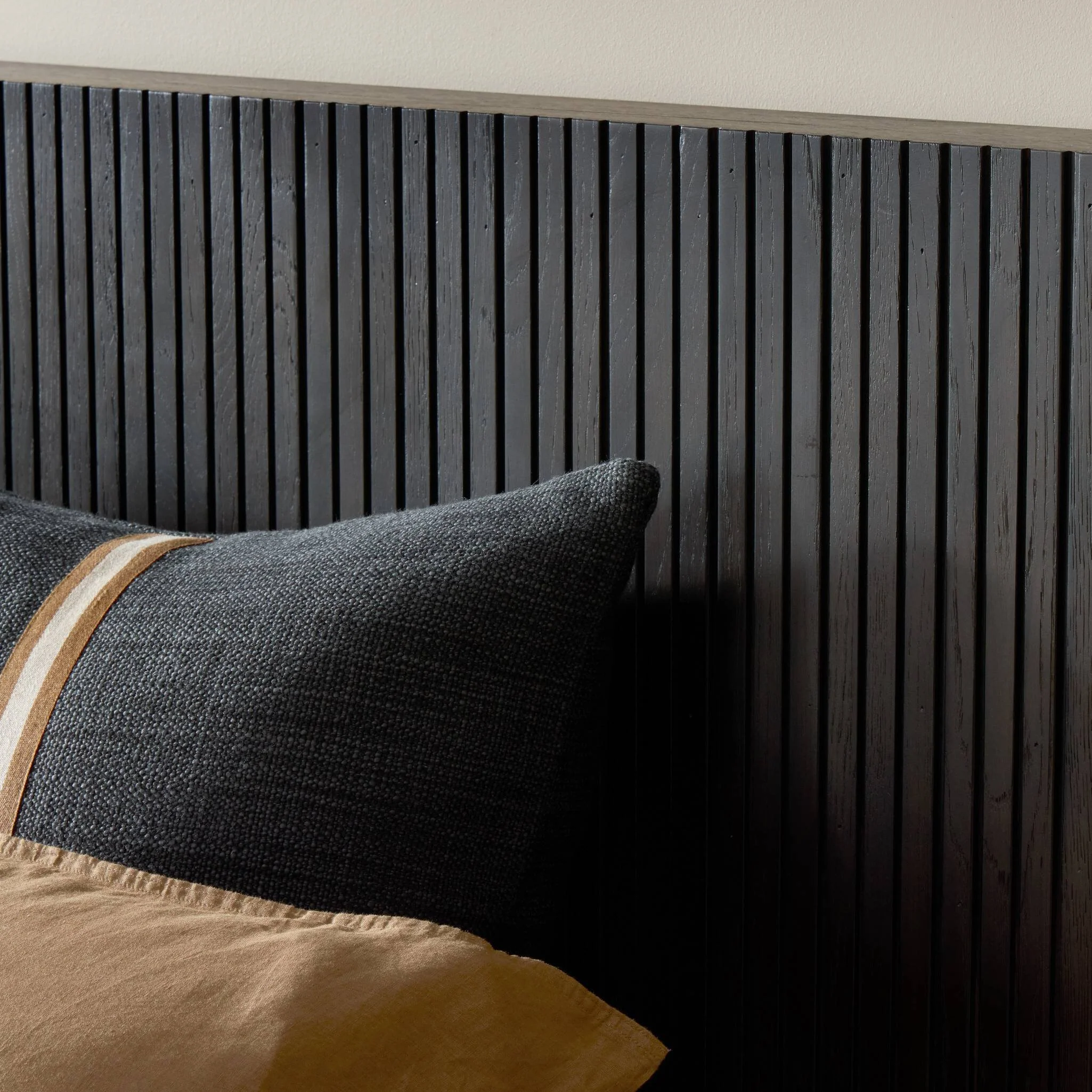 Leo Bed - Black - Image 2