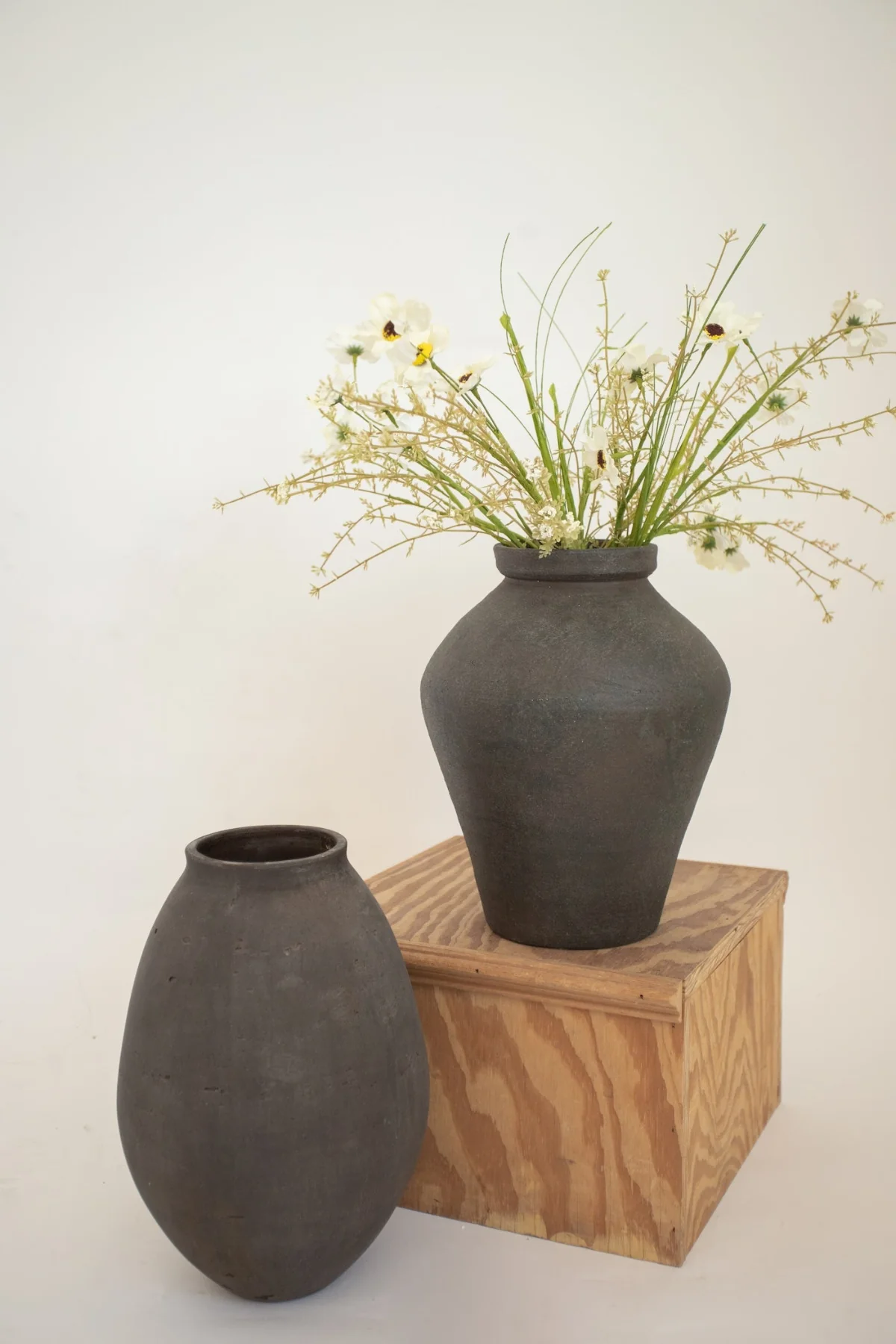 Leonore Ceramic Vase - Image 6