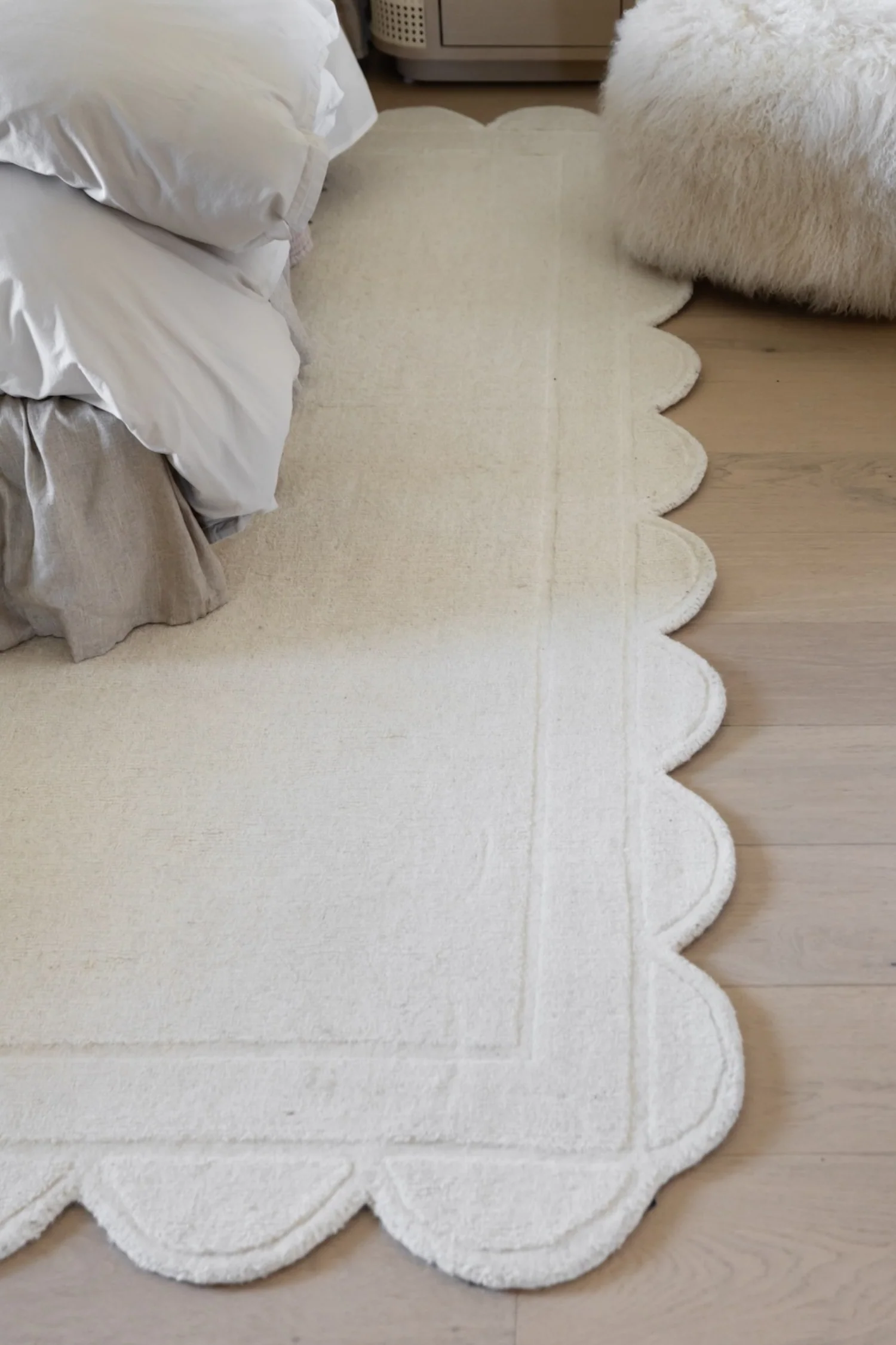 Mystique Scalloped Handmade Rug