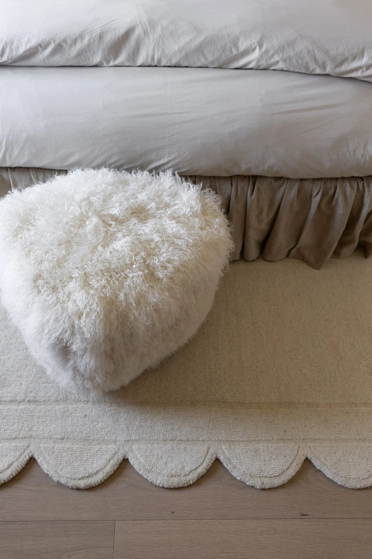Mystique Scalloped Handmade Rug - Image 4