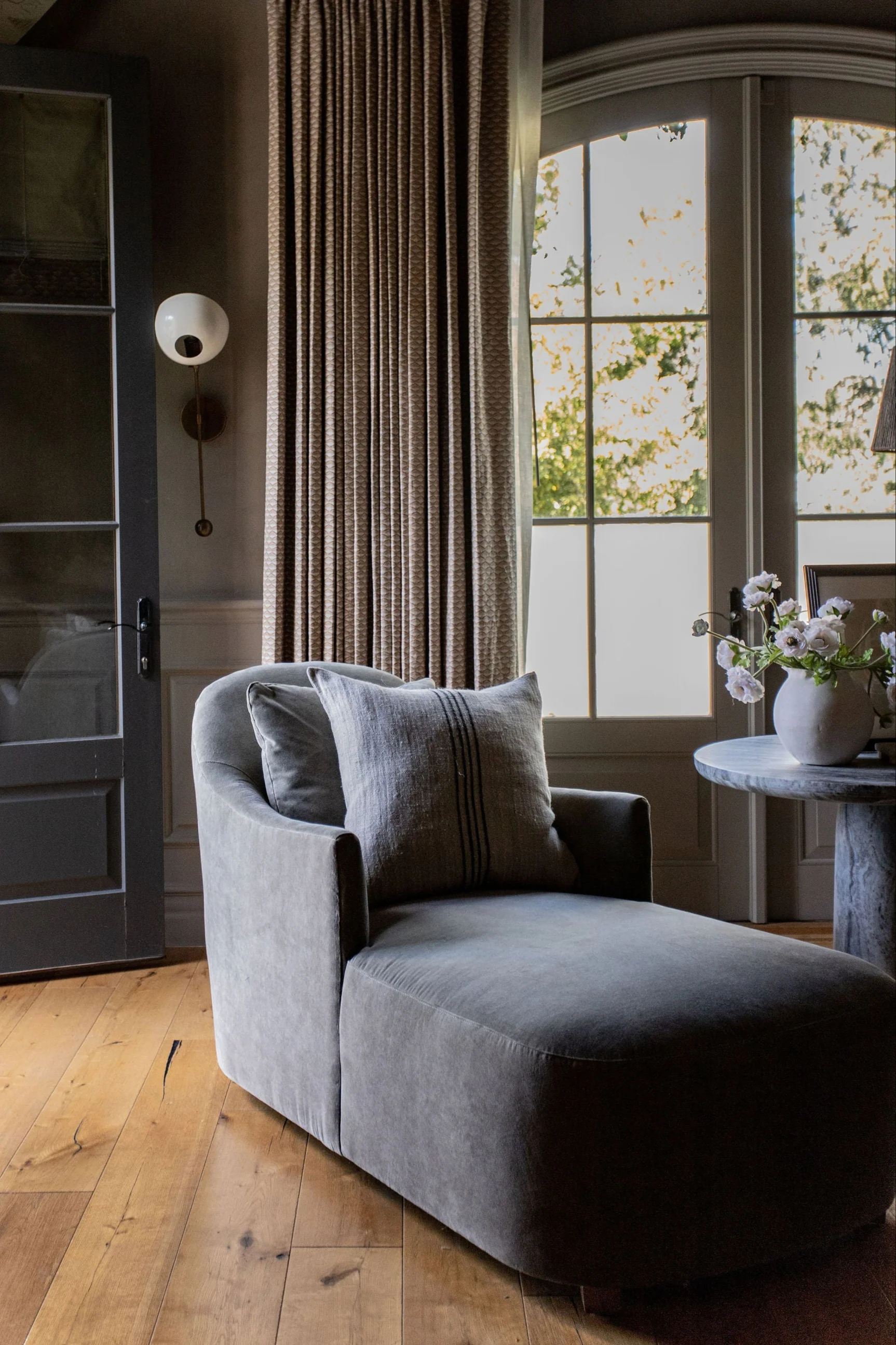 Noel Chaise Chair