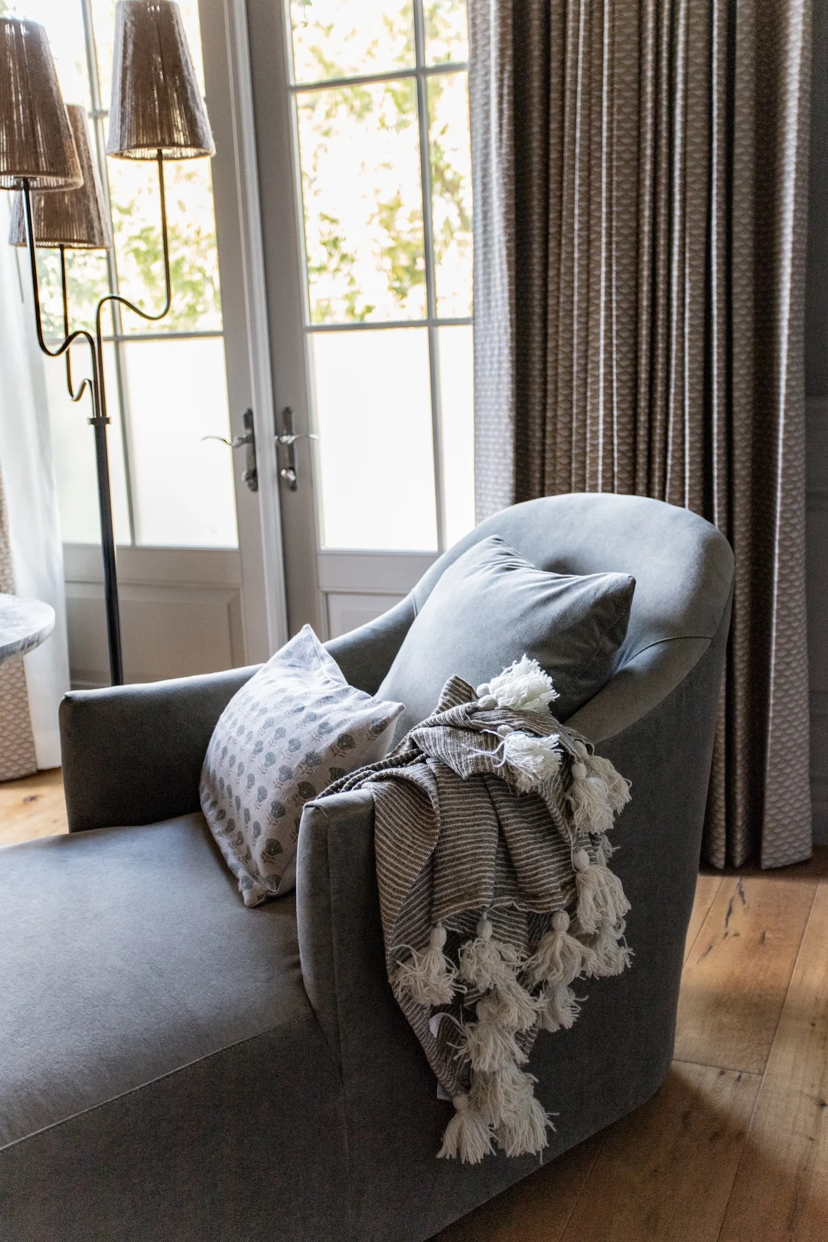 Noel Chaise Chair - Image 7