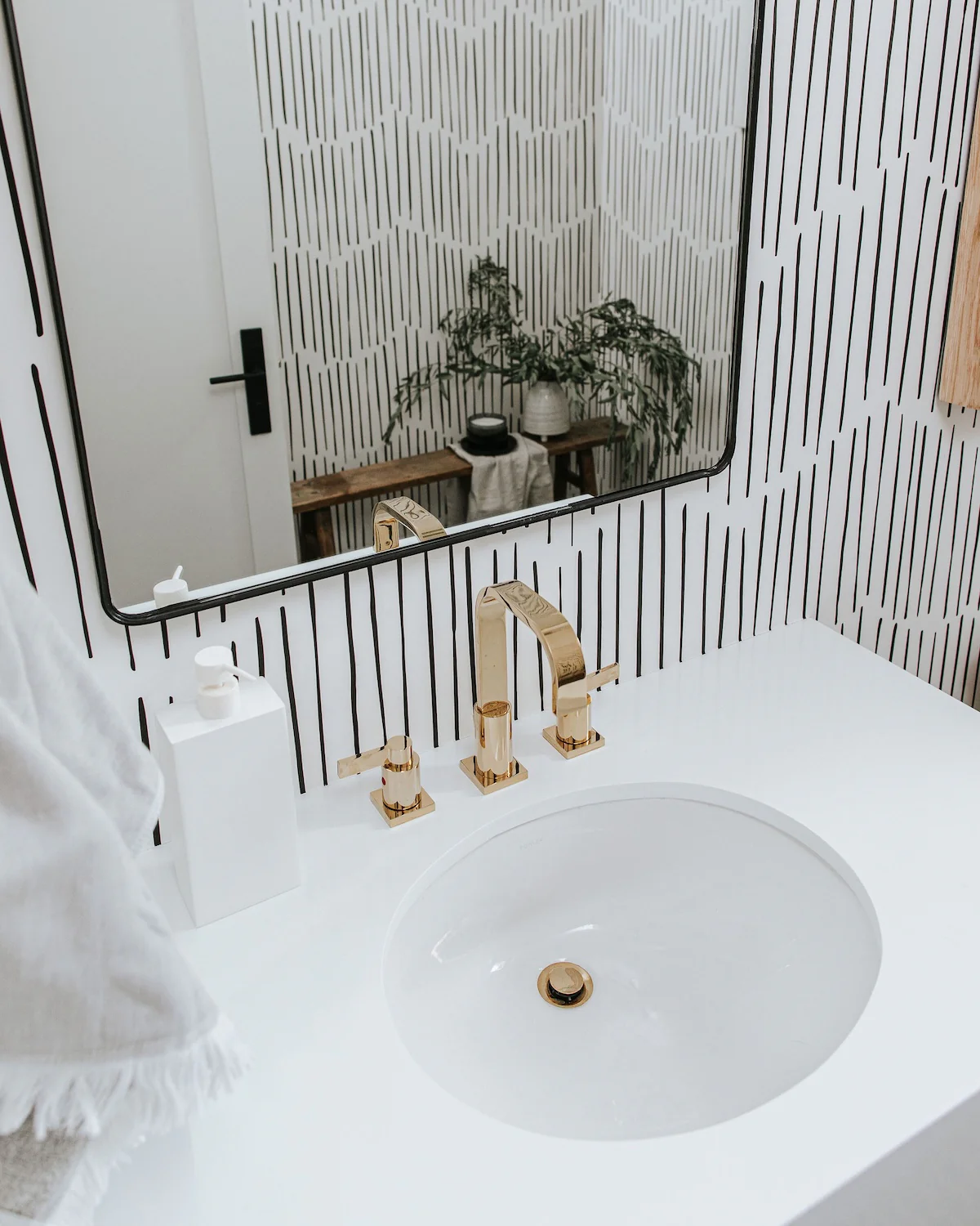 NuvoFusion Flat Bathroom Faucet - Image 4