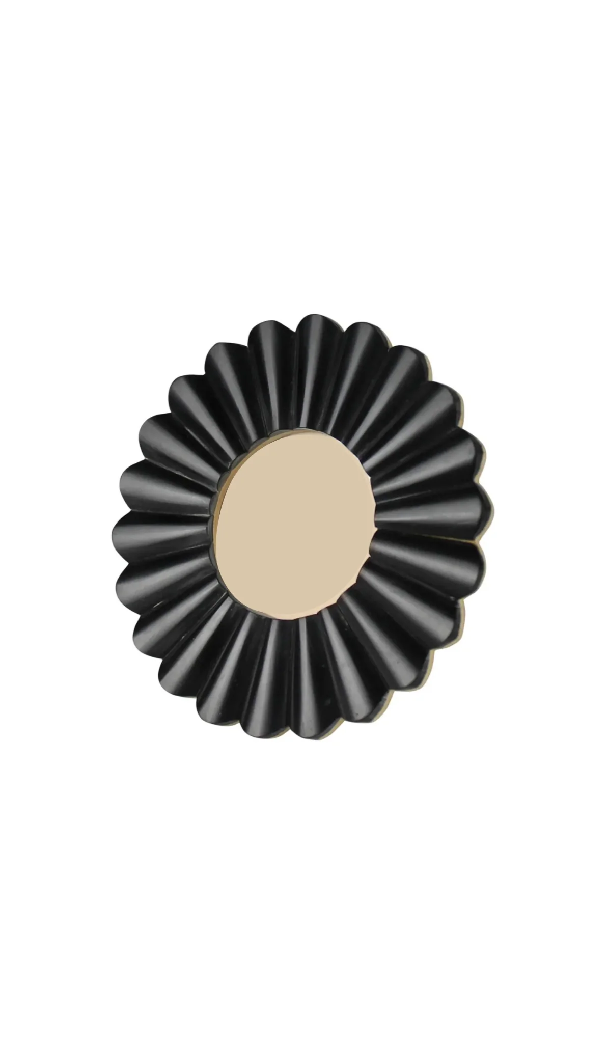 Pixie Scalloped Round Frame - Image 2
