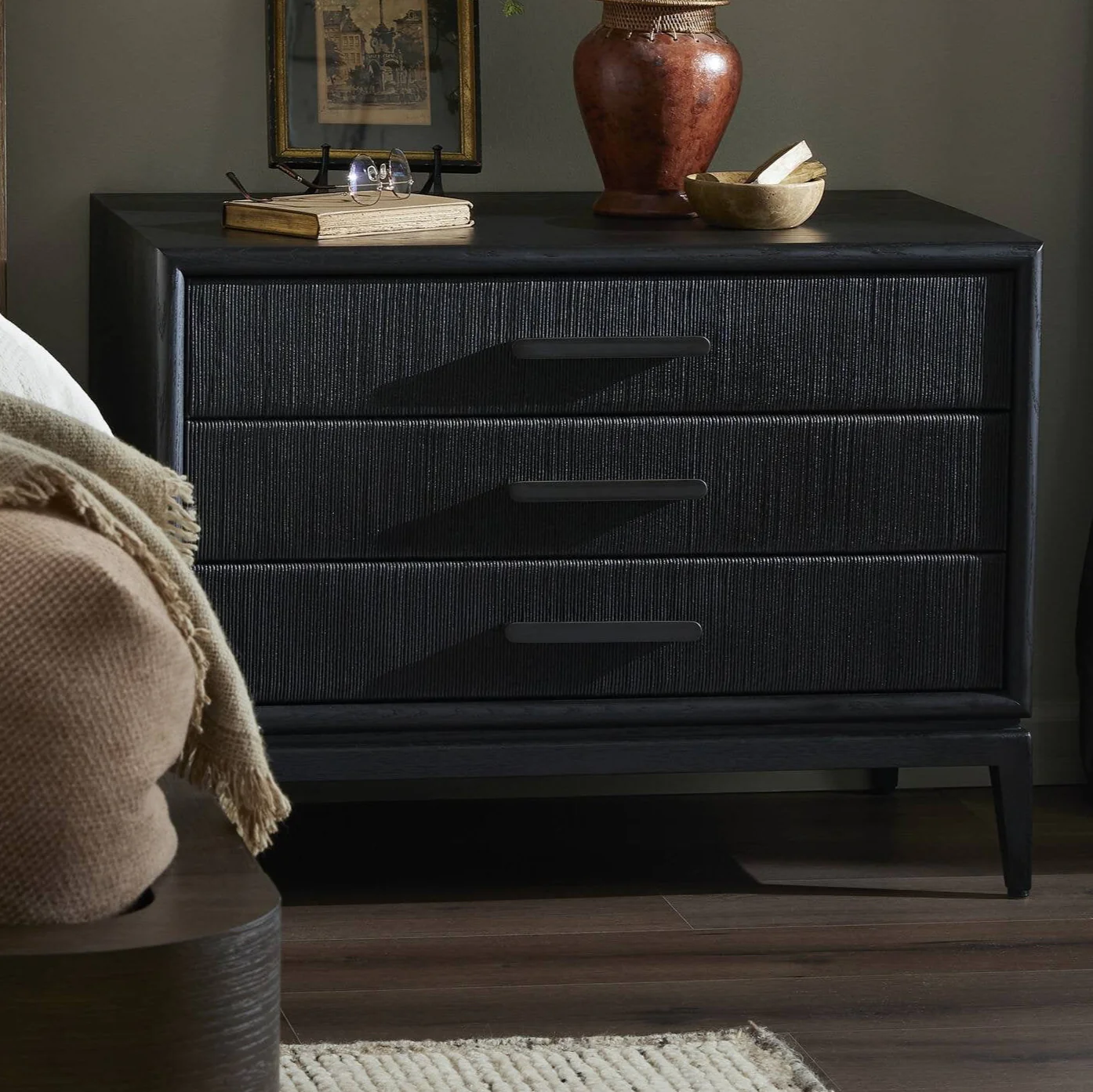 Rosenell Closed Nightstand - Image 2