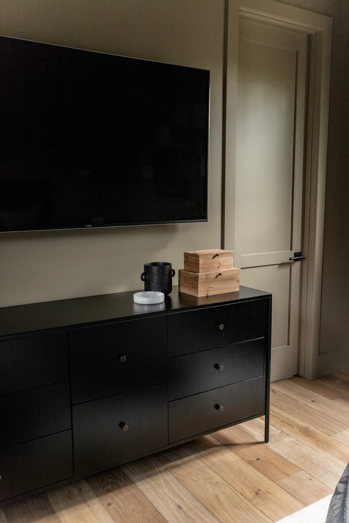 Soto 8-Drawer Dresser - Image 14