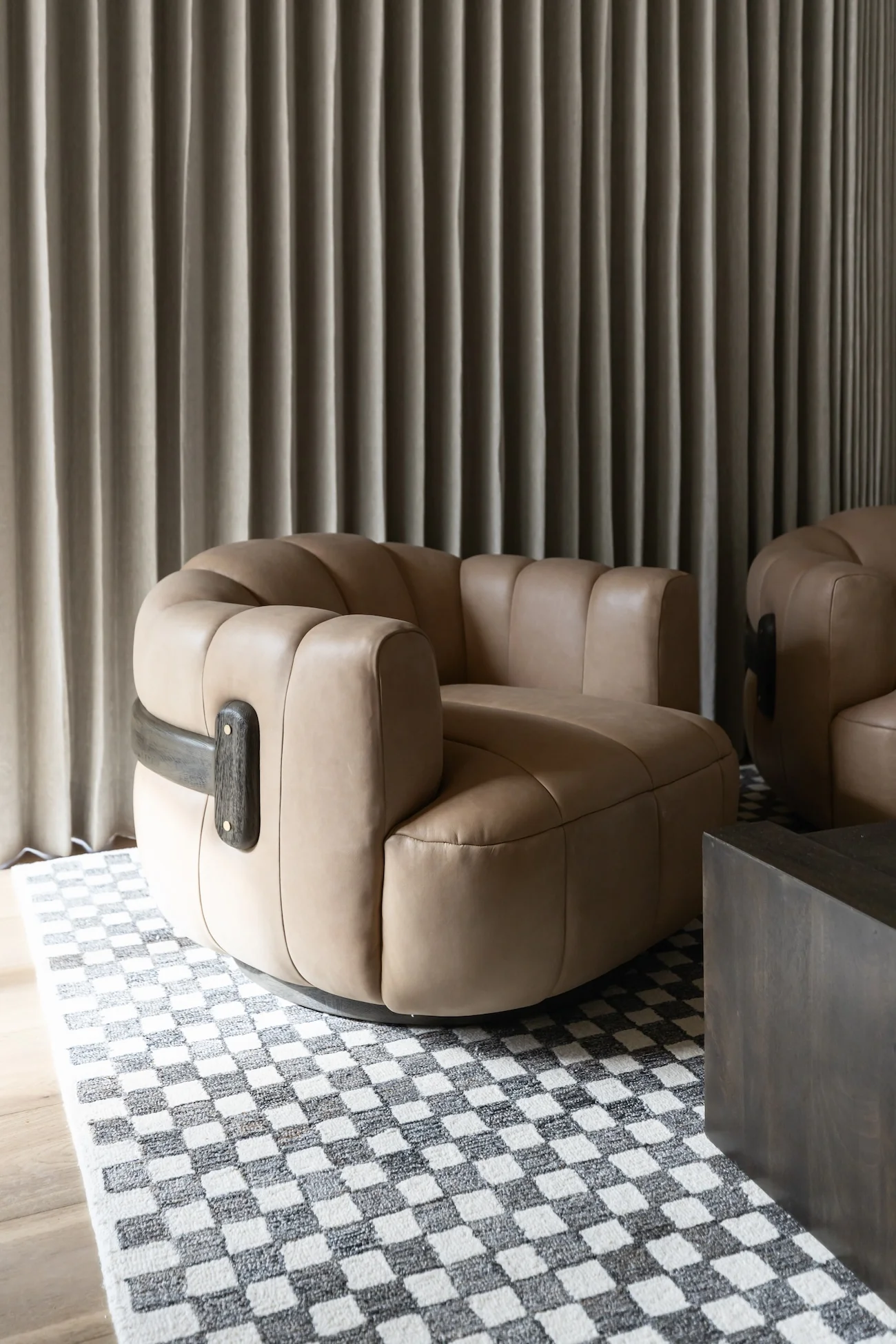 Tadeo Swivel Armchair