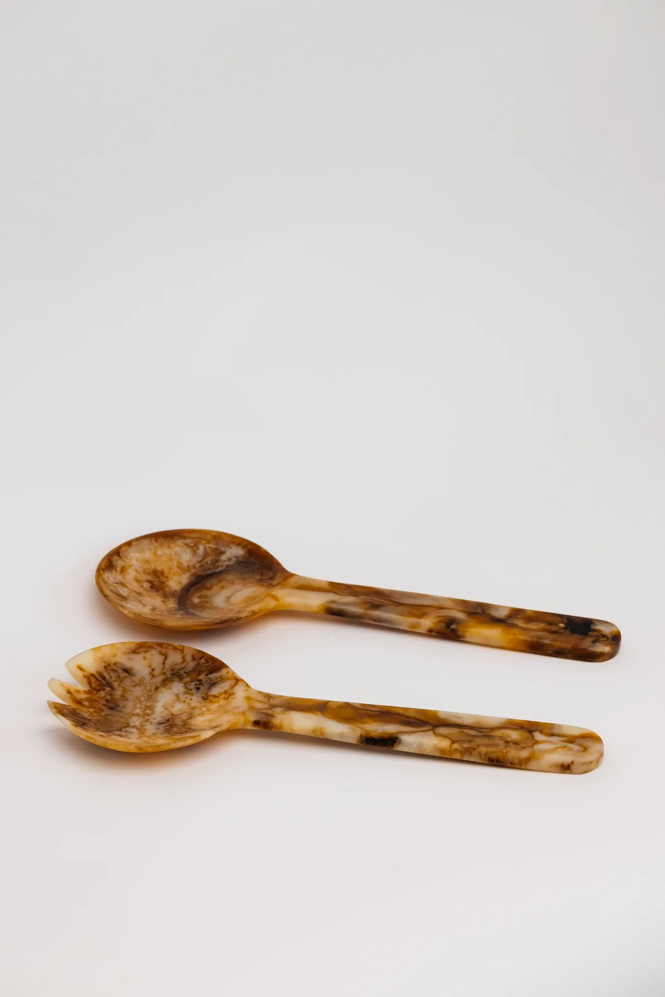 Tawney Tortoiseshell Salad Server Set - Image 4