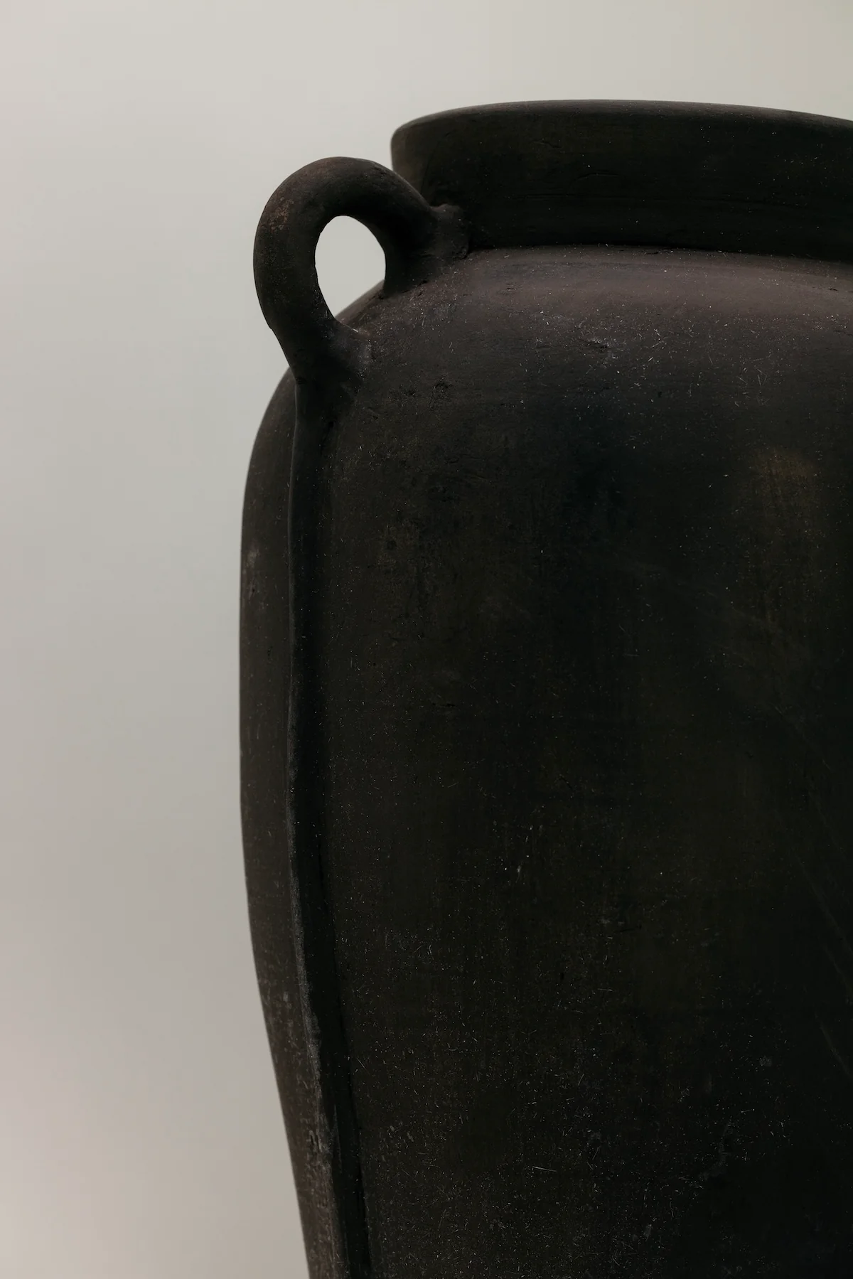 Villa Terracotta Vase - Natural Black - Image 2