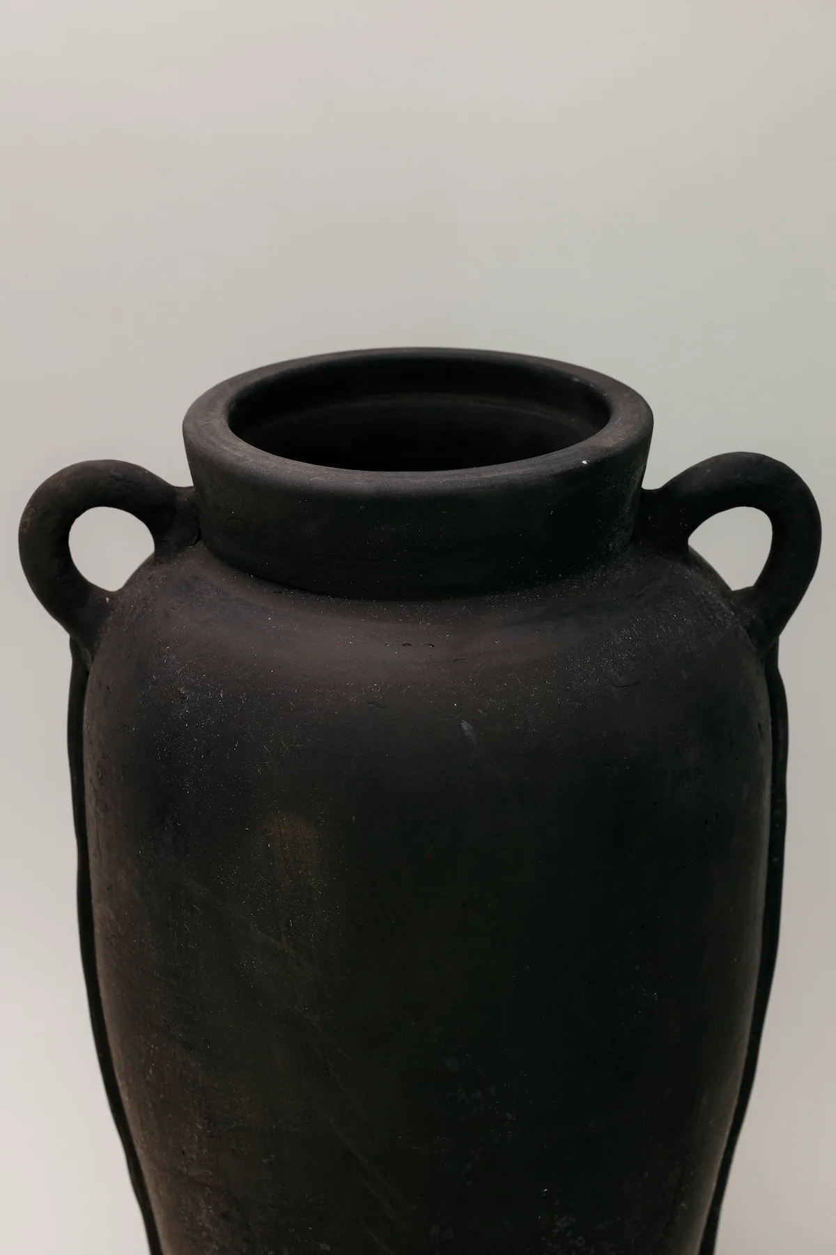 Villa Terracotta Vase - Natural Black - Image 3